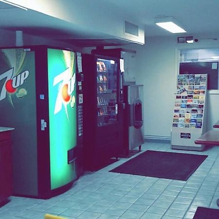 Red Carpet Inn Louisville North -Jeffersonville In エクステリア 写真