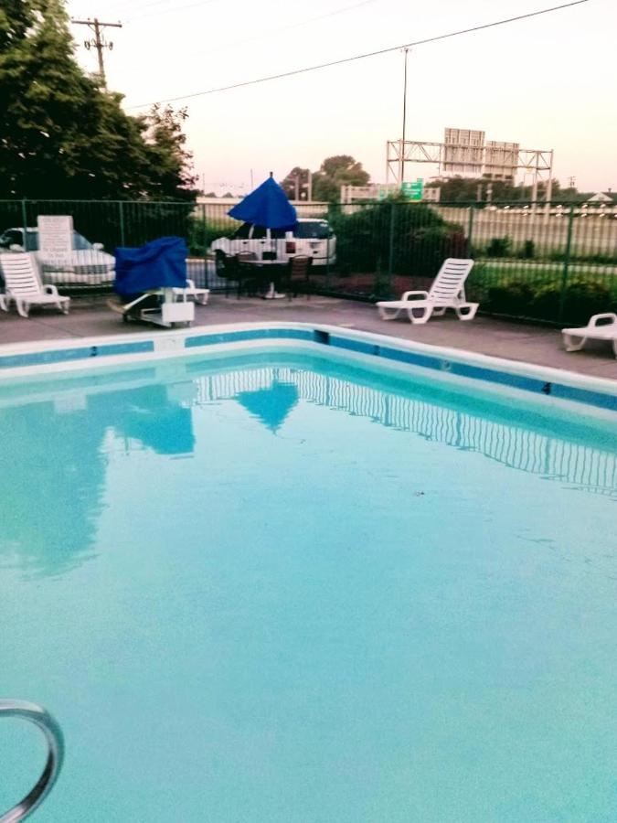 Red Carpet Inn Louisville North -Jeffersonville In エクステリア 写真
