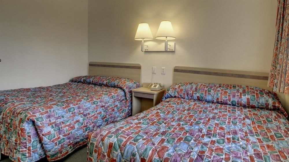 Red Carpet Inn Louisville North -Jeffersonville In エクステリア 写真