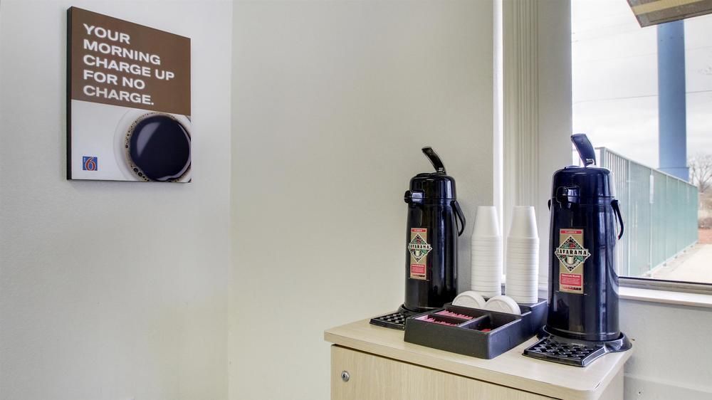 Red Carpet Inn Louisville North -Jeffersonville In エクステリア 写真