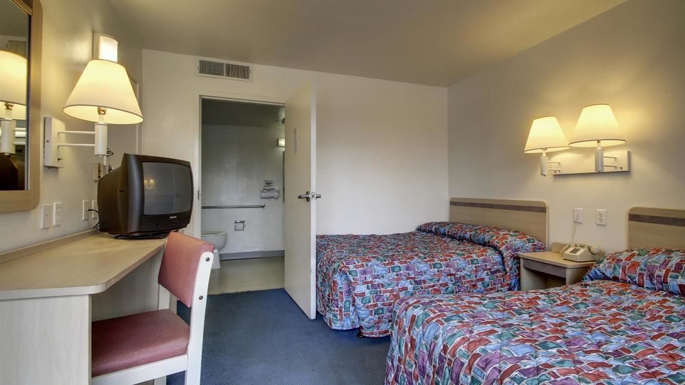 Red Carpet Inn Louisville North -Jeffersonville In エクステリア 写真