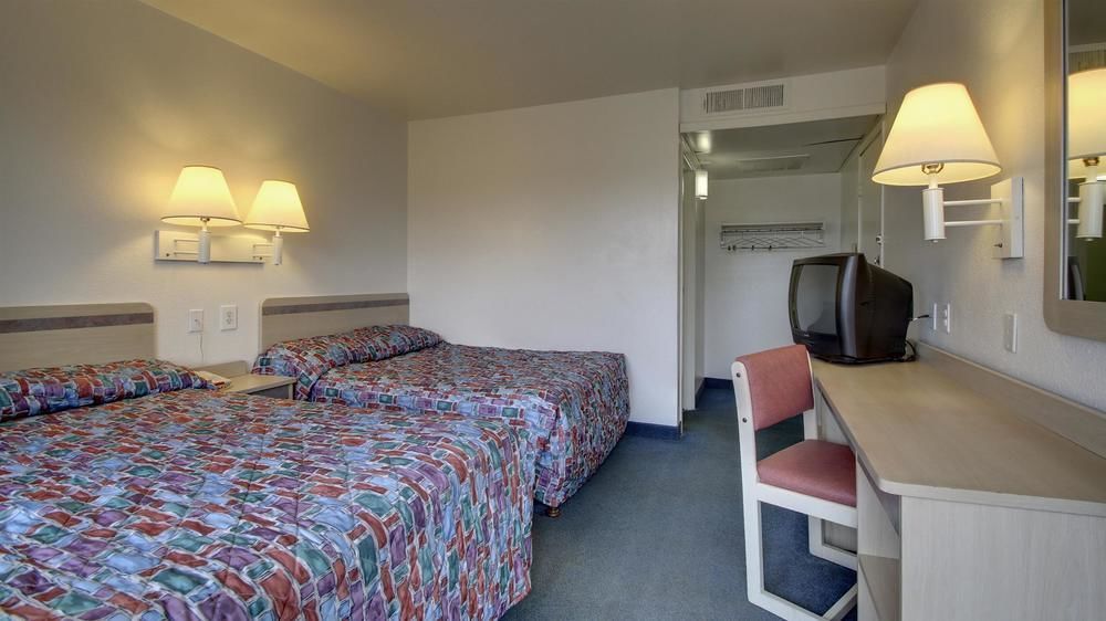 Red Carpet Inn Louisville North -Jeffersonville In エクステリア 写真
