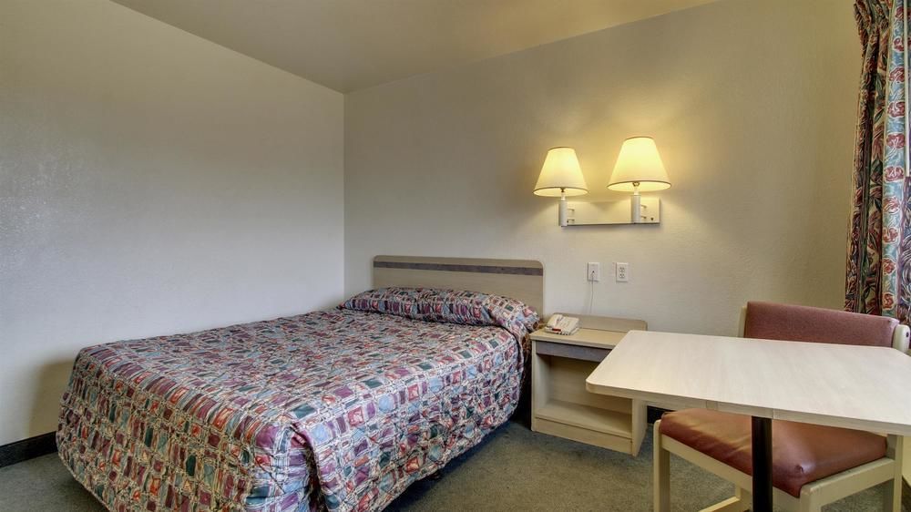 Red Carpet Inn Louisville North -Jeffersonville In エクステリア 写真