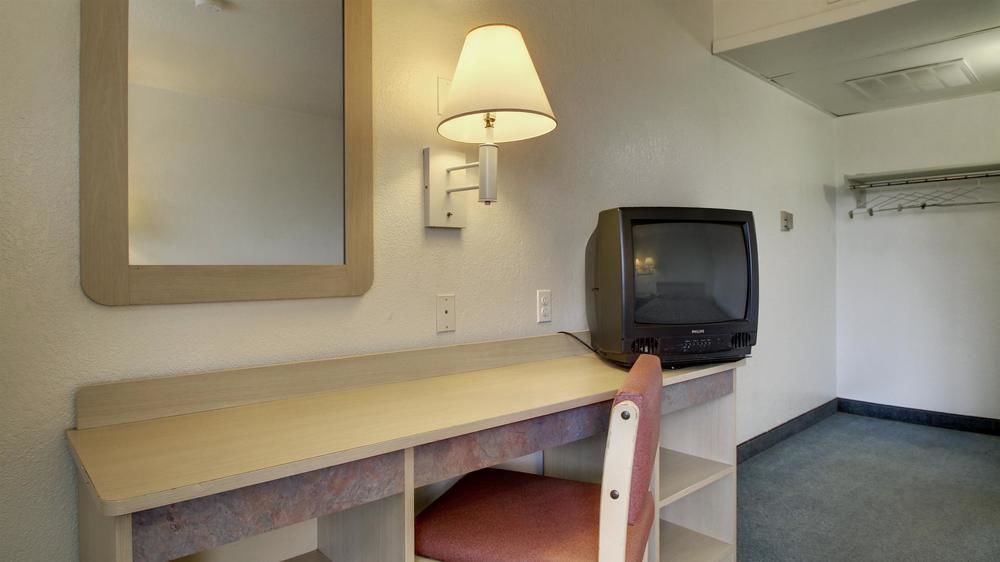 Red Carpet Inn Louisville North -Jeffersonville In エクステリア 写真